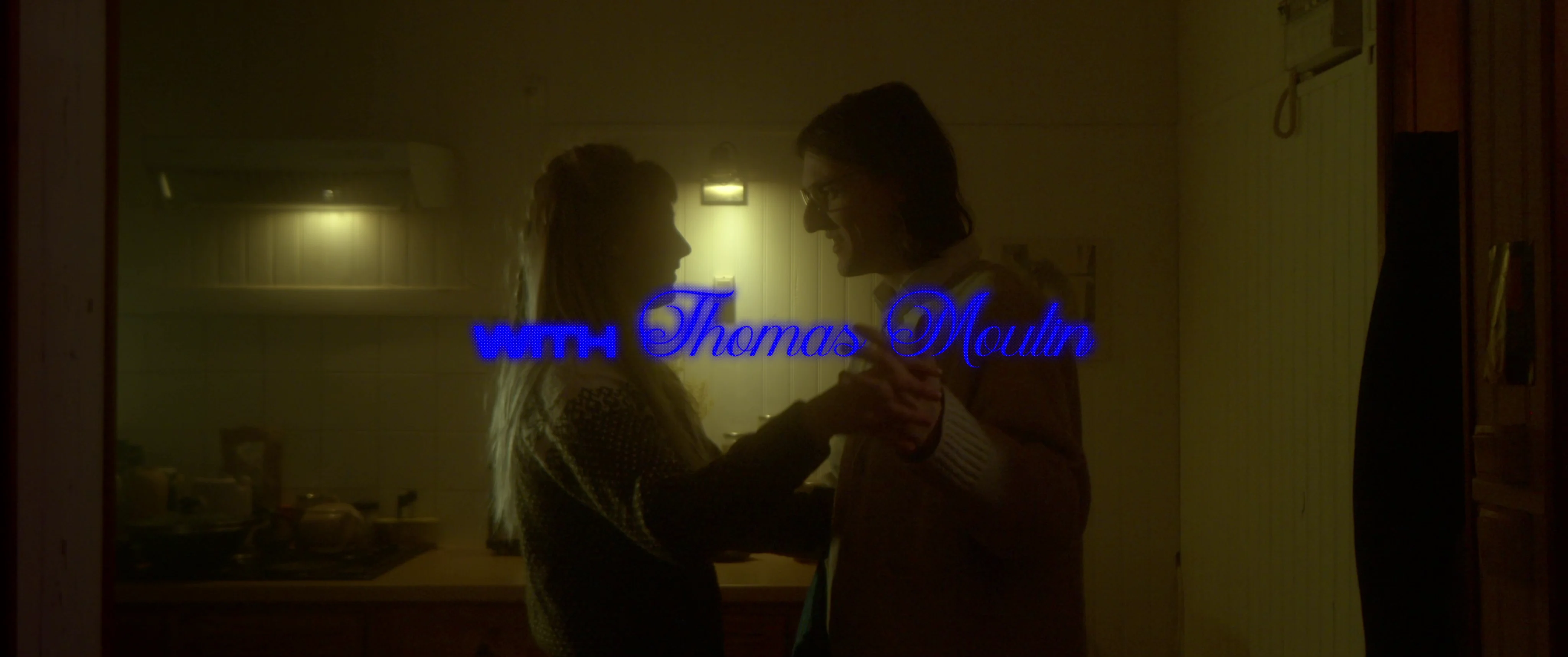 Couple dans la cuisine, avec Thomas Moulin